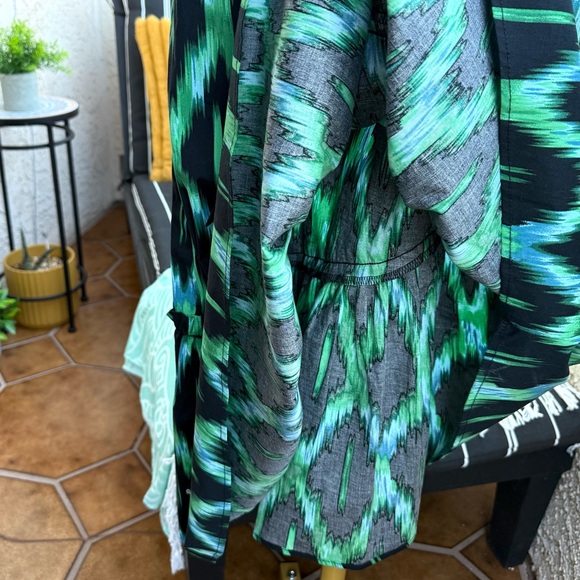 Scoop Black And Green Dress - Picture 10 of 16